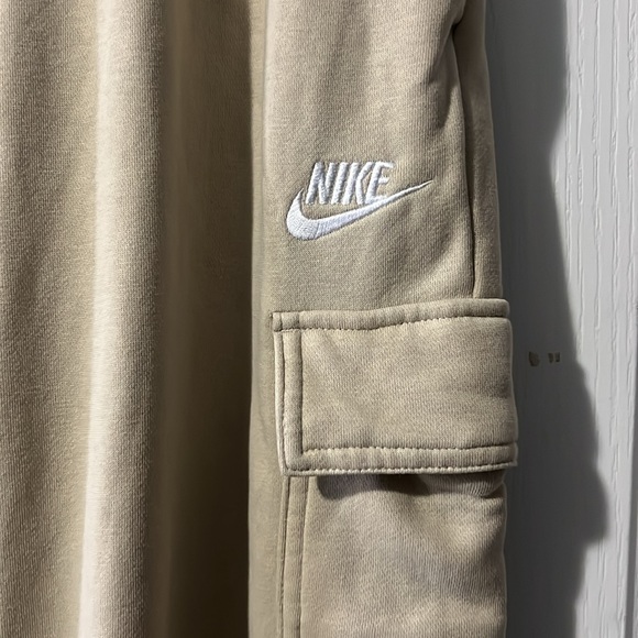 Beige nike cargo sweatpants - Picture 3 of 3